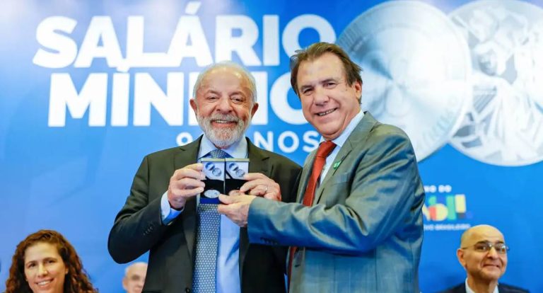 Lula afirma que salário mínimo é baixo em cerimônia de 90 anos