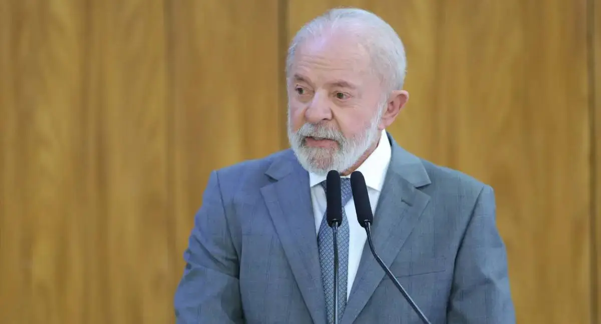 Lula participa de fórum econômico e visita canal no Panamá