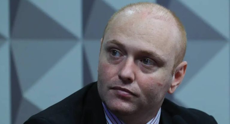 Moraes autoriza progressão de Delgatti para o regime semiaberto