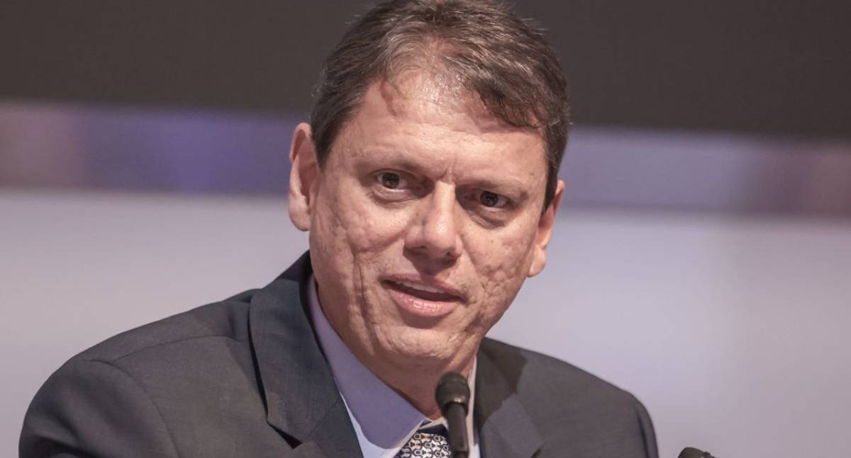 Moraes autoriza Tarcísio a visitar Bolsonaro na prisão