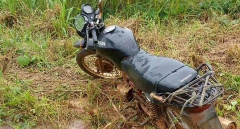 Moto com chassi cortado é apreendida no início da Linha 608