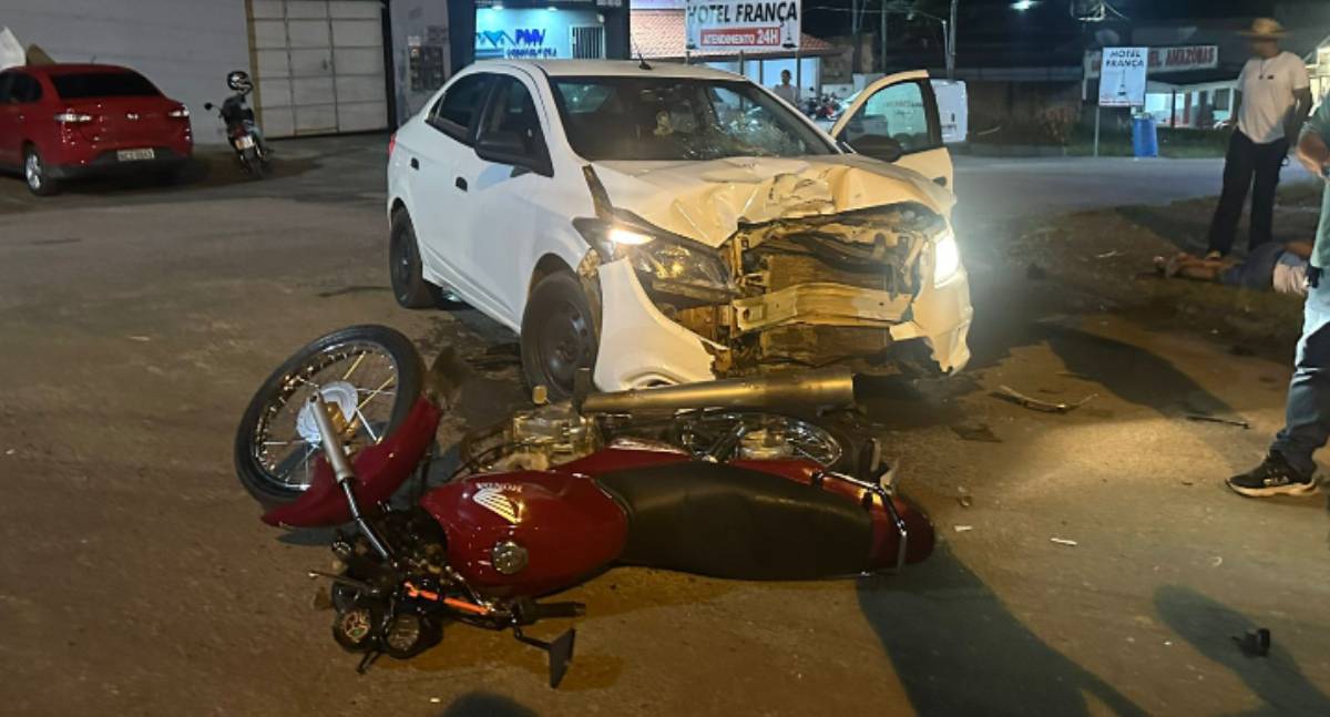 Motociclista fica ferido em colisão no cruzamento da Padre Adolpho Rhol