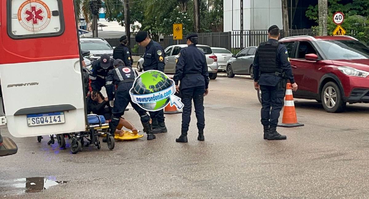 Motociclista se envolve em acidente e fica ferida em frente ao TJRO
