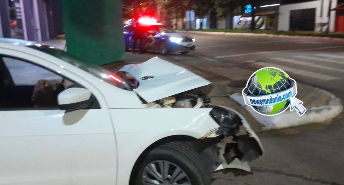 Motorista foge após bater em poste na avenida Pinheiro Machado