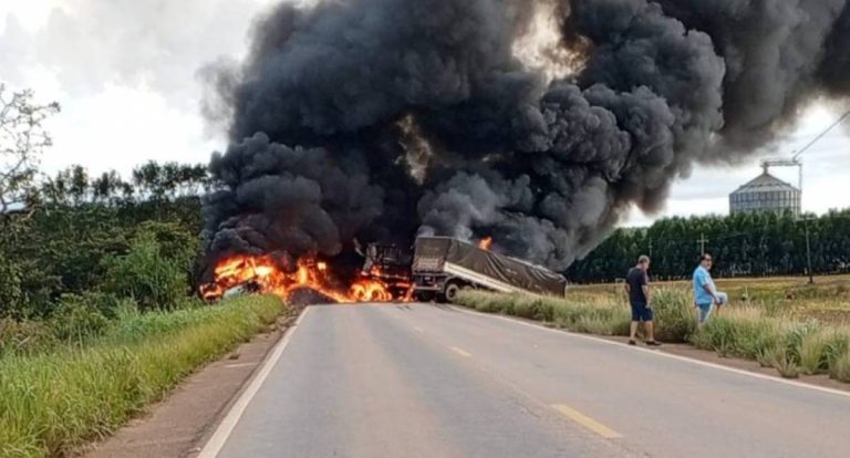 Motorista rondoniense morre carbonizado após colisão na BR 174