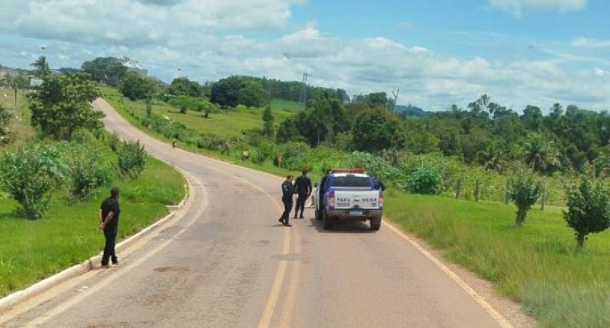 Mulher em surto invade BR-435 e é socorrida em Cerejeiras