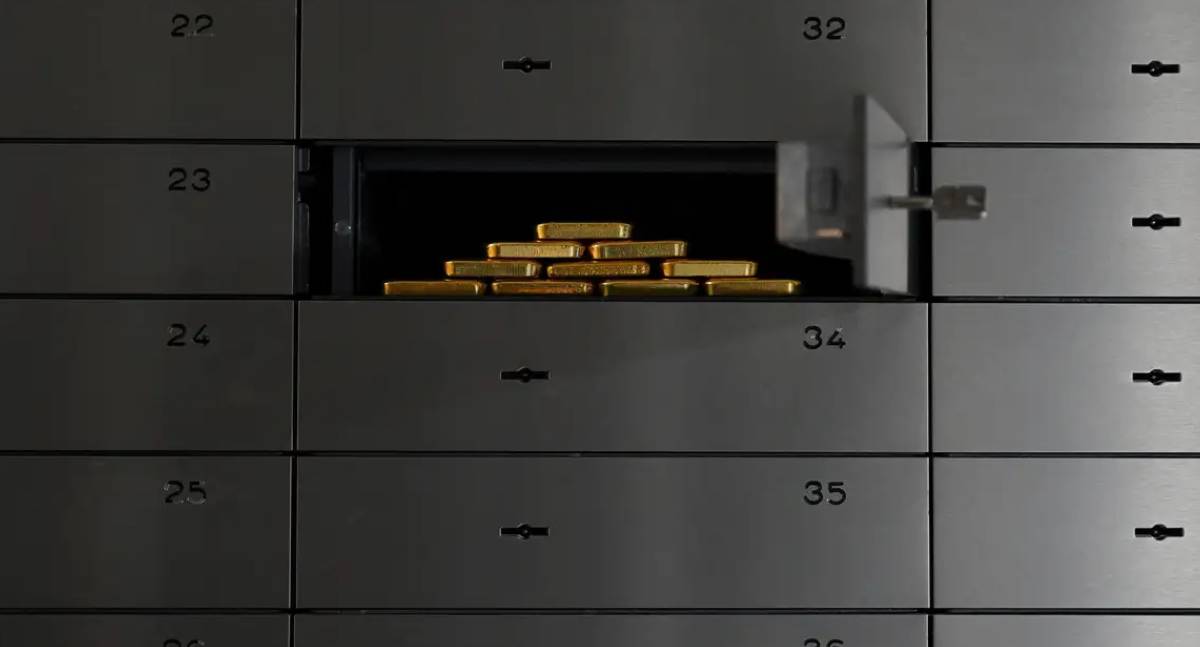 Ouro atinge recorde histórico e supera marca de US$ 5 mil