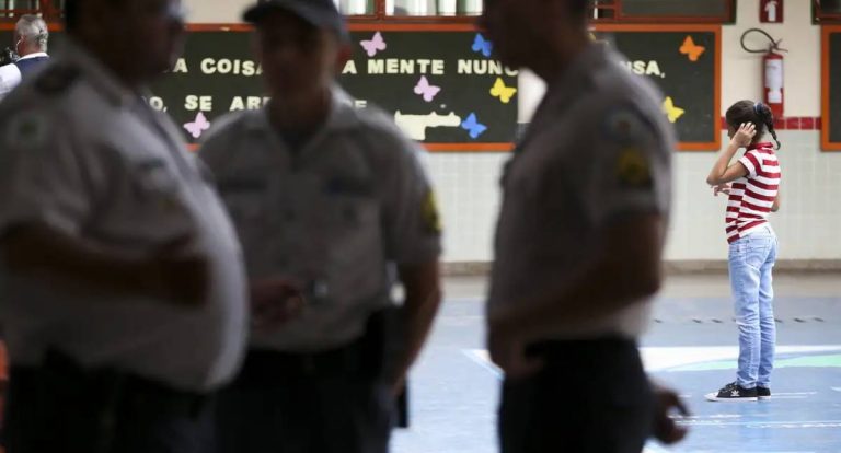 PGR dá aval a escolas cívico-militares mas veta pagamentos