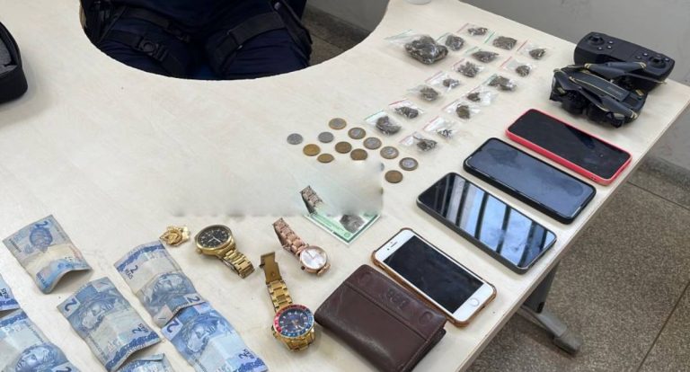 Polícia estoura ponto de tráfico e prende três no Bosques dos Ipês