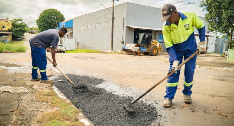 Prefeitura de Jaru: manutenção do asfalto avança em quatro setores