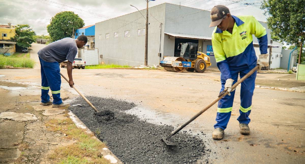 Prefeitura de Jaru: manutenção do asfalto avança em quatro setores