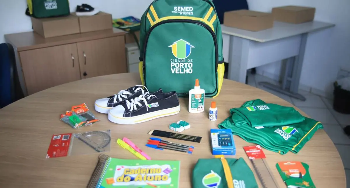 Prefeitura inicia entrega de kits escolares e uniformes em fevereiro