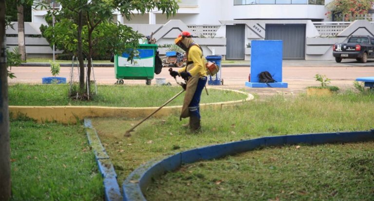 Prefeitura realiza revitalização de praça e canal no bairro Santo Antônio