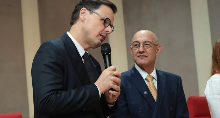 Presidente do TRT-14 é homenageado como paraninfo em cerimônia na OAB-RO