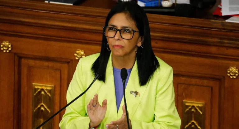 Presidente interina da Venezuela critica interferência dos Estados Unidos