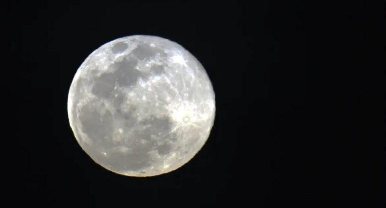 Primeira Superlua de 2026 poderá ser vista neste sábado