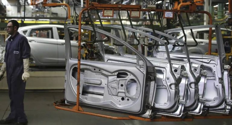 Produção com kits importados ameaça 69 mil empregos