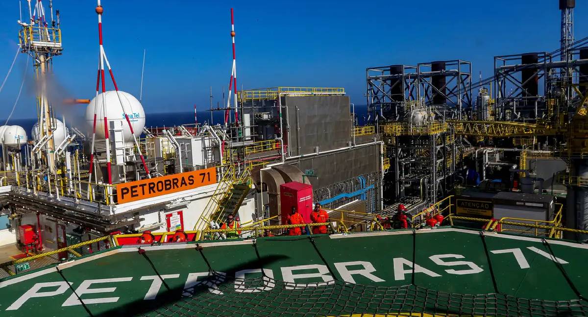 Produção de petróleo e gás alcança 4,9 milhões de barris em novembro