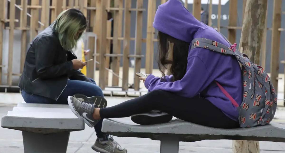 Reino Unido estuda proibir uso de redes sociais para crianças