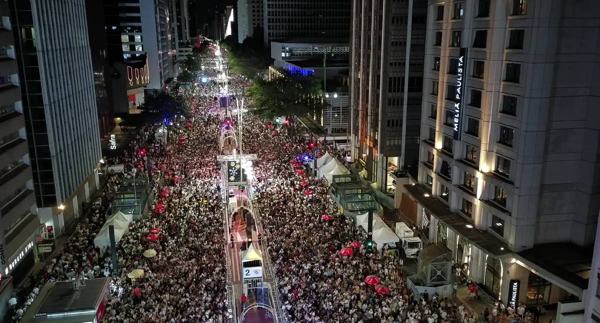 Réveillon na Paulista teve música e fogos silenciosos
