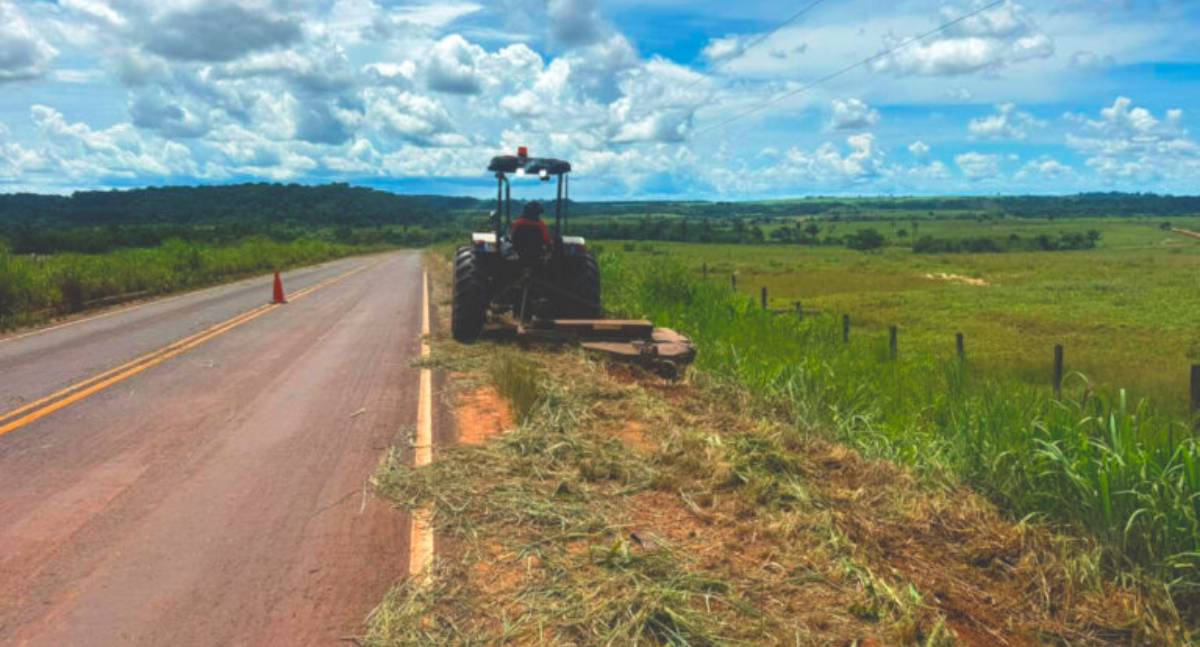RO-391 e RO-133 recebem serviços de roçagem mecanizada para ampliar segurança viária
