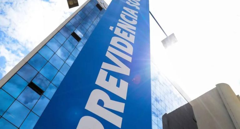 Teto do INSS sobe para R$ 8.475 em 2026