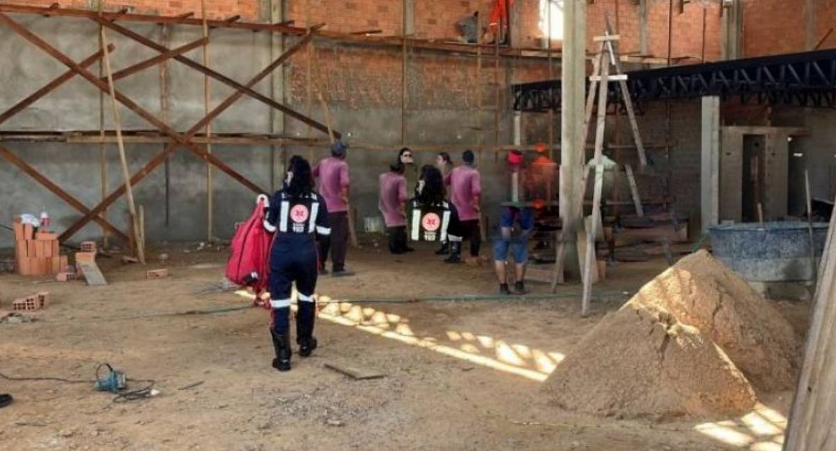 Trabalhador sobre choque elétrico em obra no centro