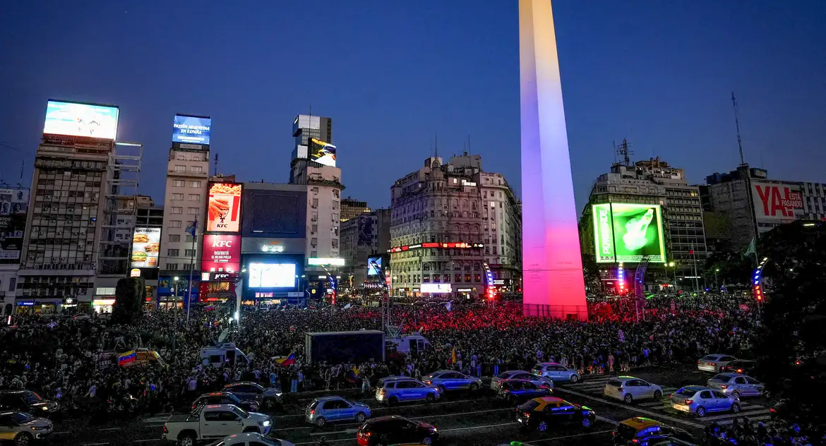 Venezuelanos no exterior reagem a ataque dos EUA e queda de Maduro