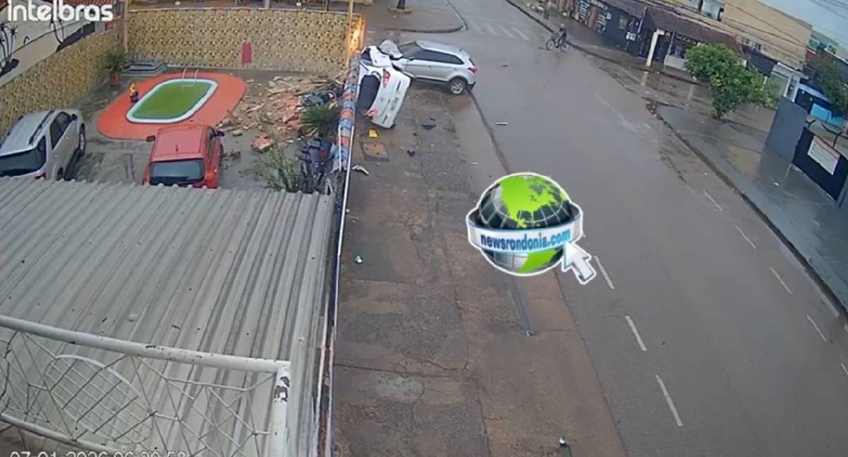 VÍDEO: Carro de aplicativo capota e deixa três feridos em Porto Velho