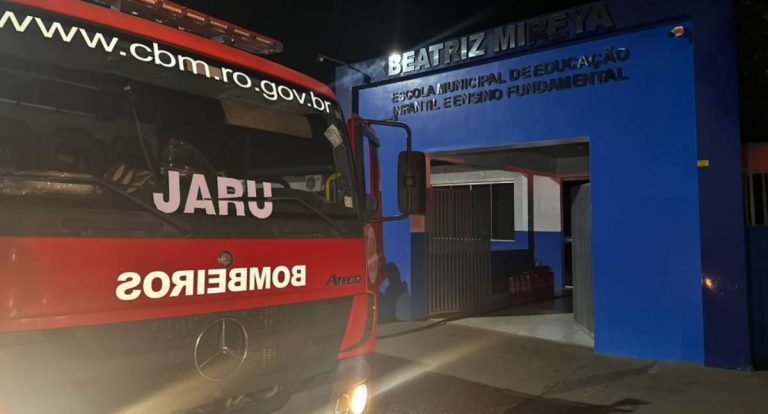 Vizinhos evitam destruição de escola por incêndio em Jaru