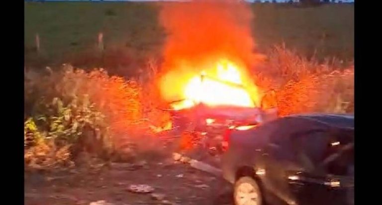 Acidente na BR-364: carro pega fogo em RO