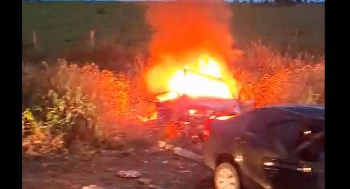 Acidente na BR-364: carro pega fogo em RO