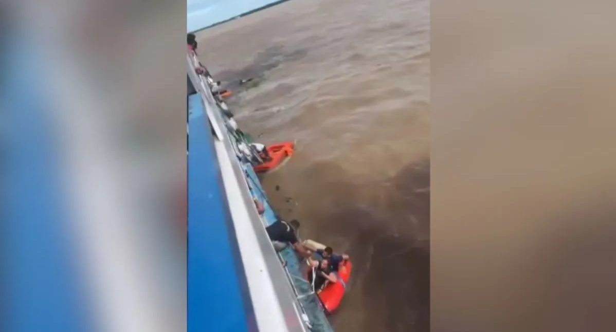 Bombeiros-de-SP-auxiliam-em-naufrágio-no-AM_-buscas-entram-no-terceiro-dia