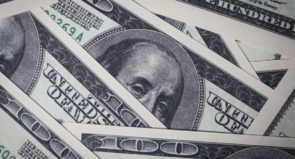 Dólar cai e Bolsa bate novo recorde com cenário externo e eleição