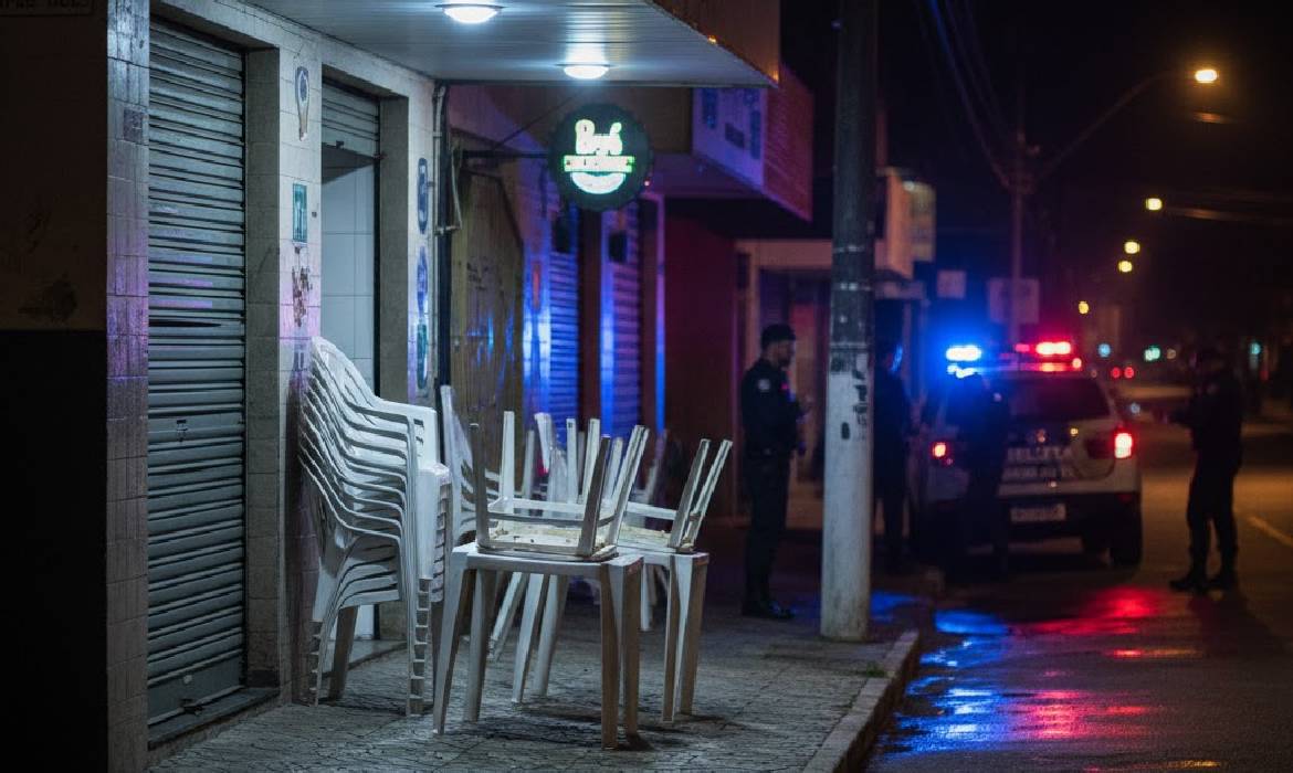 Homem é esfaqueado durante confusão em distribuidora de bebidas em Candeias do Jamari