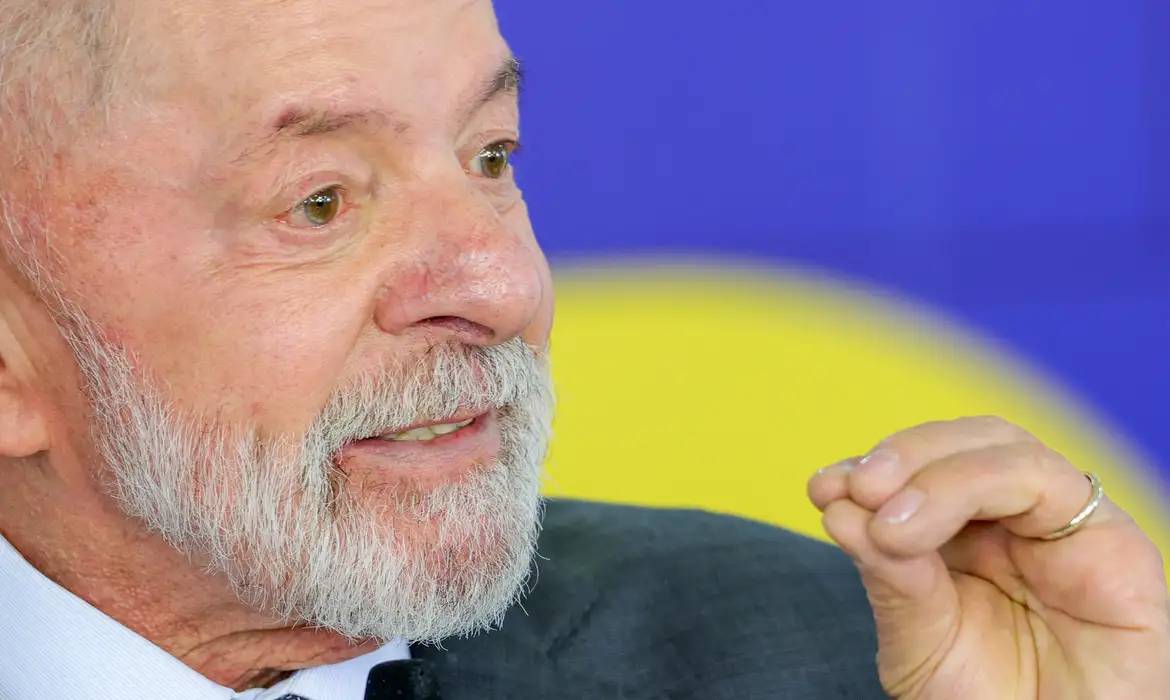 Lula apresenta boa recuperação após cirurgia de catarata