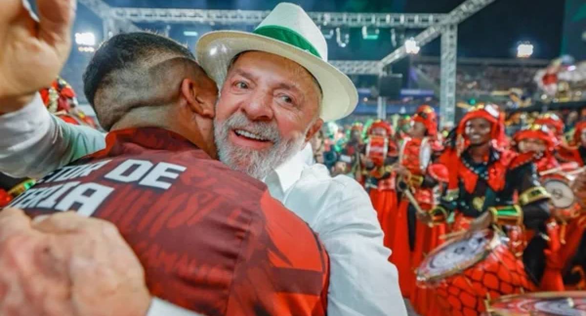 Lula celebra desfile no Rio após críticas: “Foi lindo”