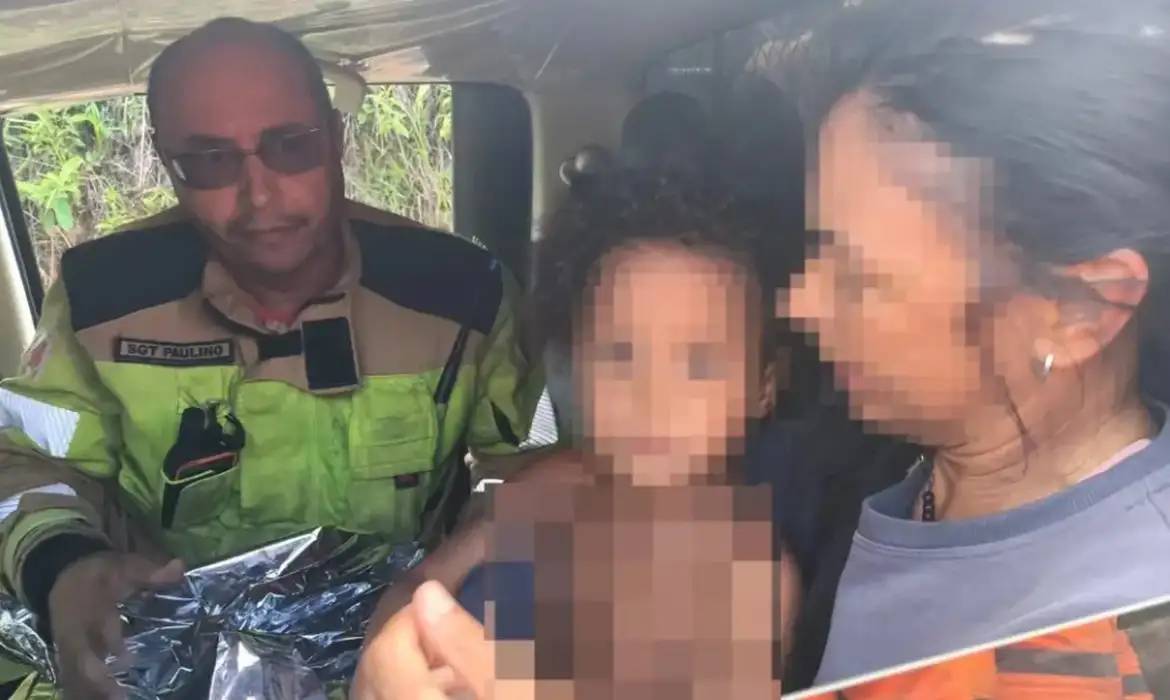 Menina de 4 anos desaparecida em área de mata é encontrada com vida em Minas Gerais