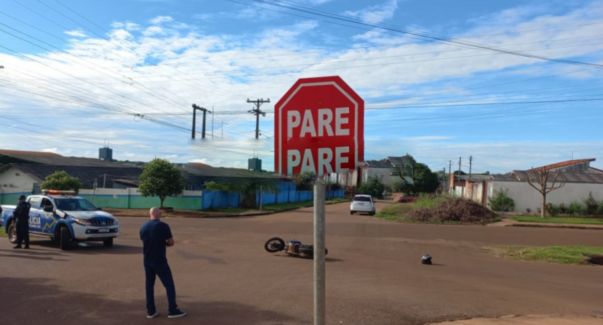 Motociclista se fere em colisão com carro em Rolim de Moura