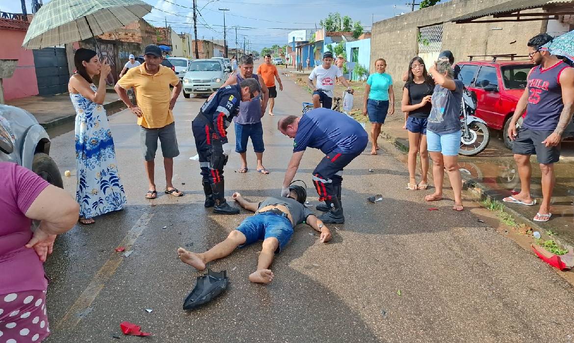 Acidente entre caminhonete e moto mata pai e deixa filha em estado grave na zona leste