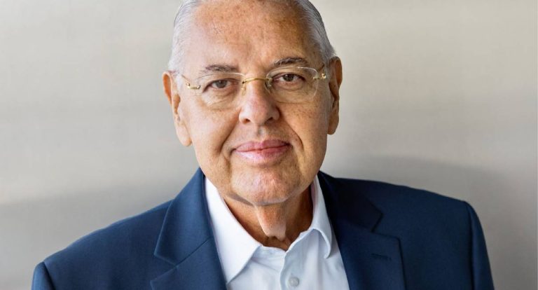 Antonio Roberto Cortes segue no comando da Volkswagen Truck & Bus até 2029