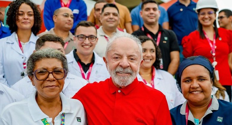 “O Brasil vai se transformar numa potência na produção de remédios”, diz Lula em visita ao Aché