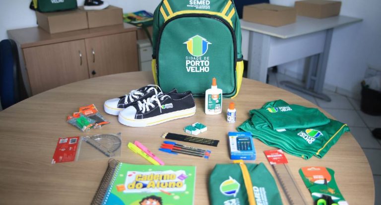 Porto Velho entrega kits escolares completos a alunos da rede municipal