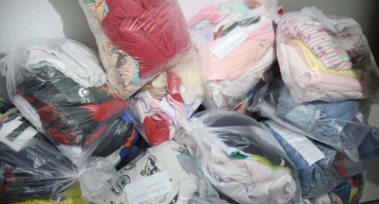 Prefeitura arrecada roupas para famílias ribeirinhas do Baixo Madeira