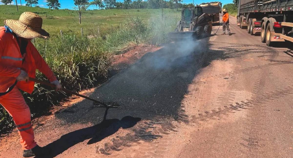 RO-010 recebe manutenção asfáltica em 46 km entre Pimenta Bueno e Nova Estrela