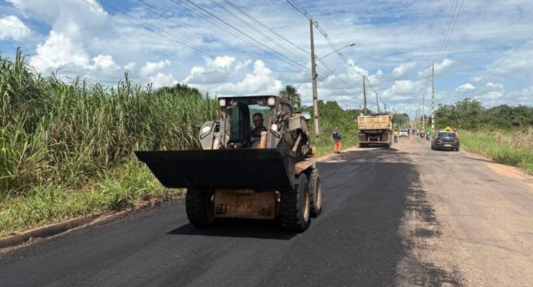 RO-472: manutenção reforça tráfego em Ji-Paraná