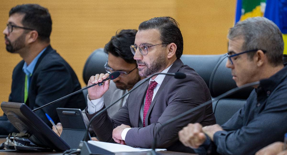 Ribeiro do Sinpol entrega votos de louvor a agentes do Proampe