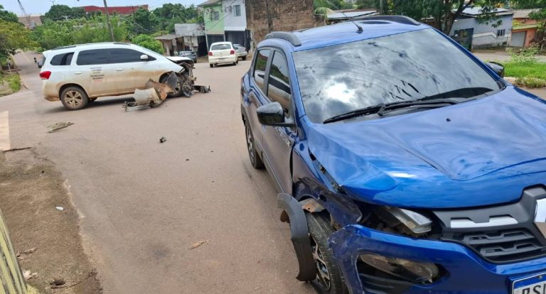 Acidente entre veículo da Semusa e carro de passeio em Porto Velho