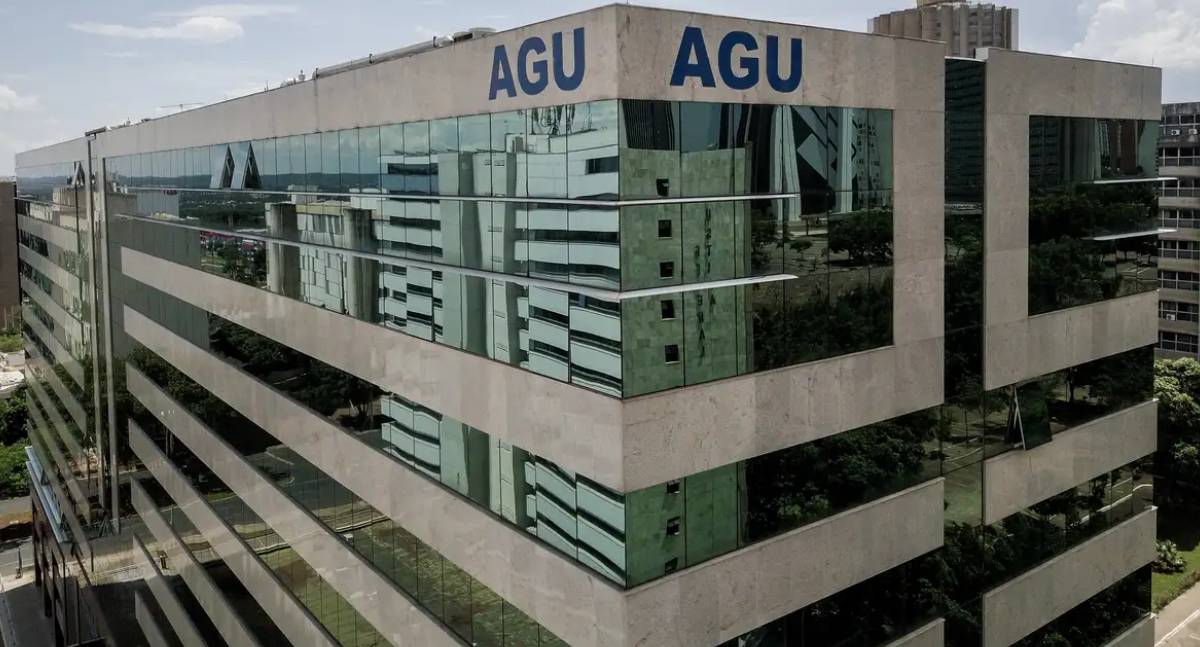AGU defende exclusividade de médicos para a realização de abortos legais