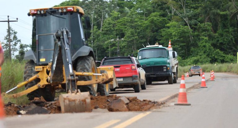 Após solicitação de Pedro Fernandes, BR-421 começa a receber manutenção
